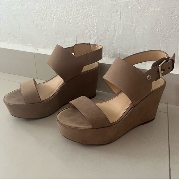 VINCE CAMUTO Platforms 🤎🤍 - Picture 1 of 5